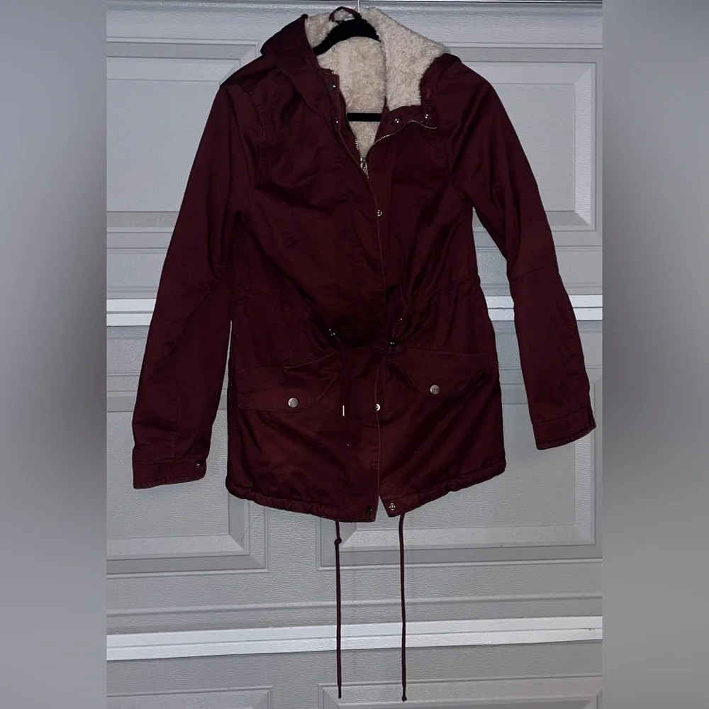 MAROON CARGO JACKET FAUX SHERPA LINING SIZE WOMEN’S SIZE 2‎ FULL ZIP DIVIDED H&M